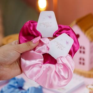 Xuxinha cetim com tag - 50 unidades